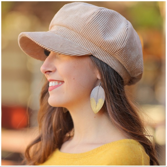 ✨LAST ONE✨Gunmetal gold dipped feather earrings - Picture 2 of 2